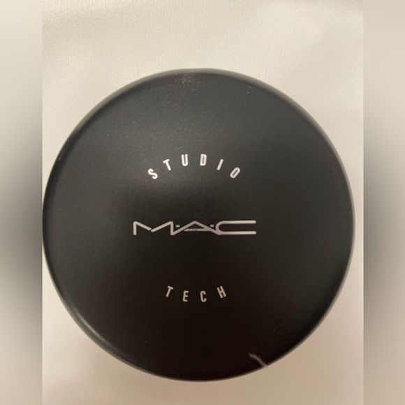 MAC Studio Tech Foundation NW46 BRAND NEW - Picture 3 of 7